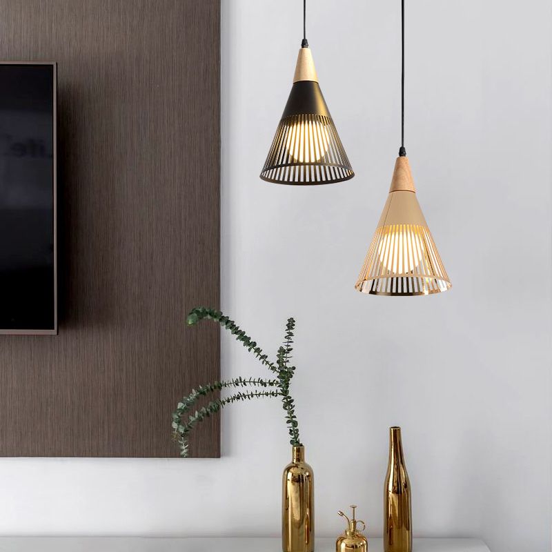 Lámpara de caída de estilo moderno Shuttlecock Hollowed Holfing Lighting con sombra de metal