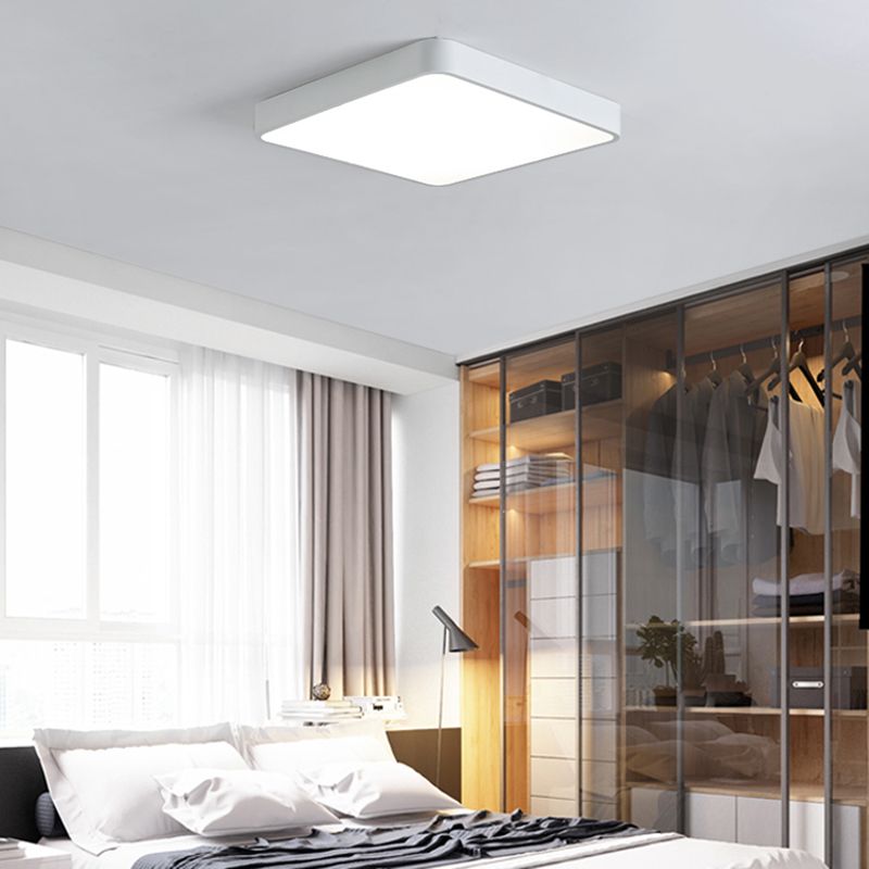 Luminaire encastré géométrique près du plafond, éclairage encastré moderne