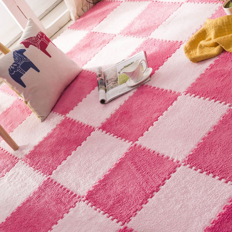 Indoor Carpet Tiles Color Block Interlocking Stain Resistant Carpet Tiles