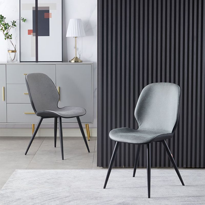 Chaises de salle à manger en cuir contemporaines, chaise sans accoudoirs à oreilles avec pieds en métal pour restaurant