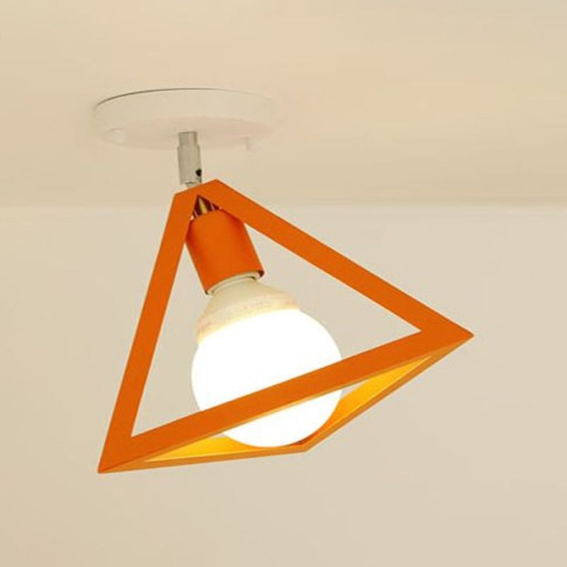 Lámpara de techo semi empotrada de jaula de alambre industrial retro con pantalla triangular Lámpara de techo de metal de 1 cabezal en negro/gris/blanco
