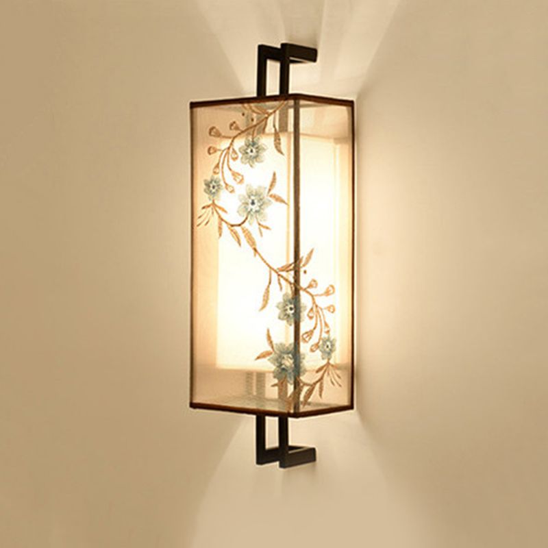 1-Light Round Wall Sconce Modern Simple Style Metal Wall Lighting in Black and Gold