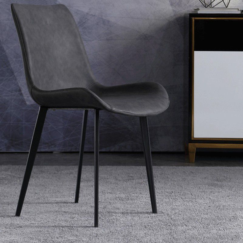 Silla auxiliar Brasserie de cuero moderna, silla de comedor con respaldo macizo y patas negras