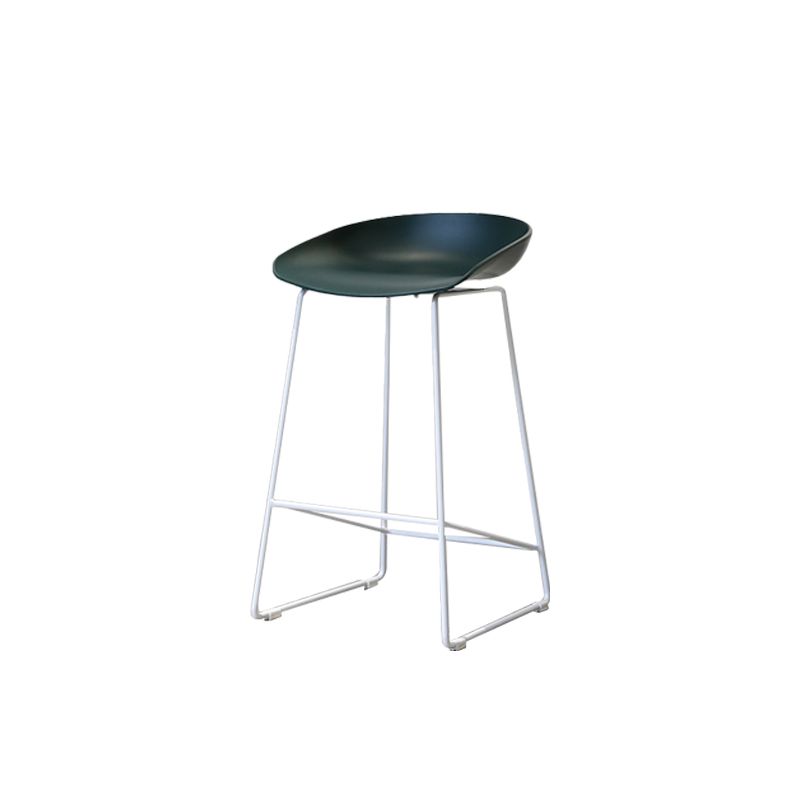 Contemporary Plastic Dining Stools Armless Bar Stools with Footrest