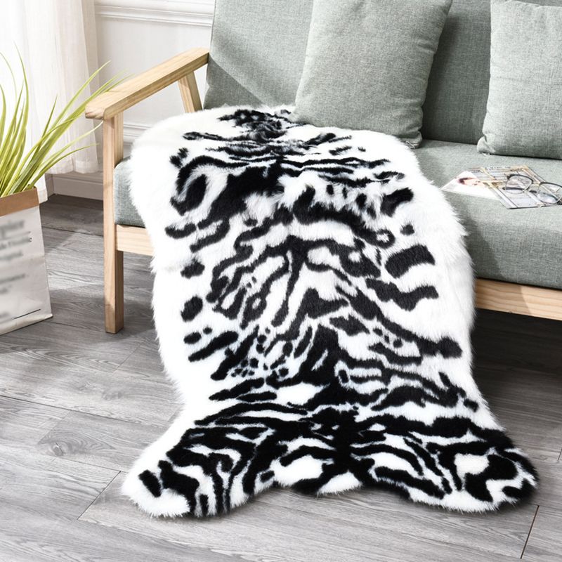 Funky Tiger Pattern Rug Faux Fur Indoor Carpet Non-Slip Backing Area Carpet for Living Room