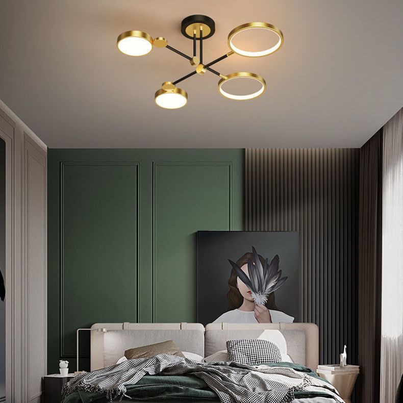 Candelabro de estilo metálico posmoderno, lámpara colgante Art Deco con anillo hueco de aluminio cepillado dorado para sala de estar