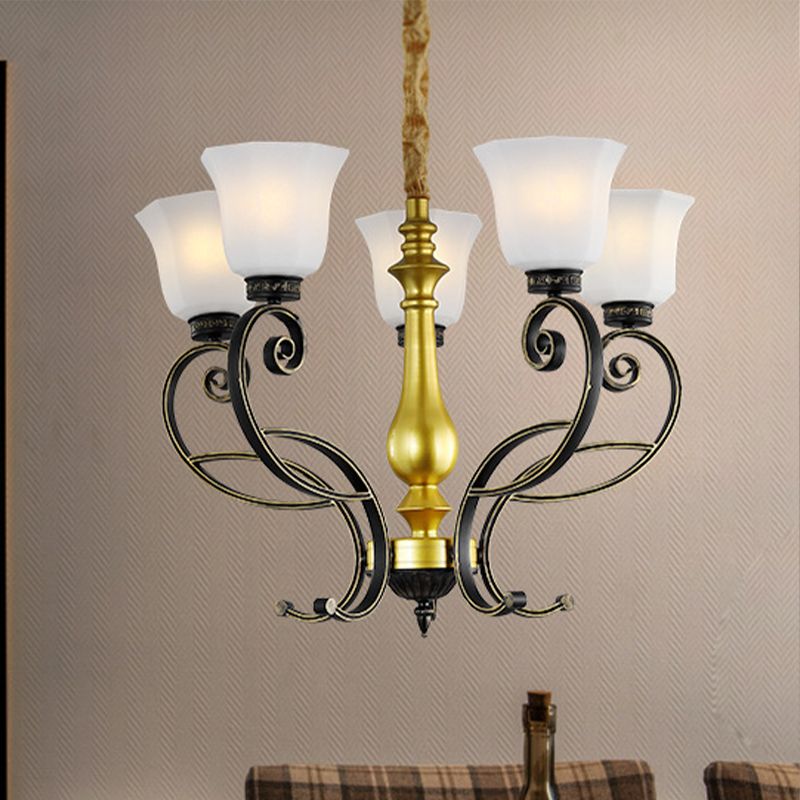 Classico lampadario del soffitto a campana Ciondolo in vetro opale in nero e oro con braccio scorrevole