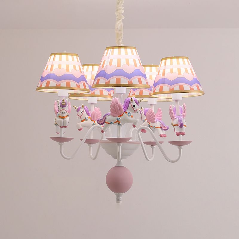 Dessin animé Flying Unicorn Chandelier Pendant Light Resin Nursery Light avec Empire Shade