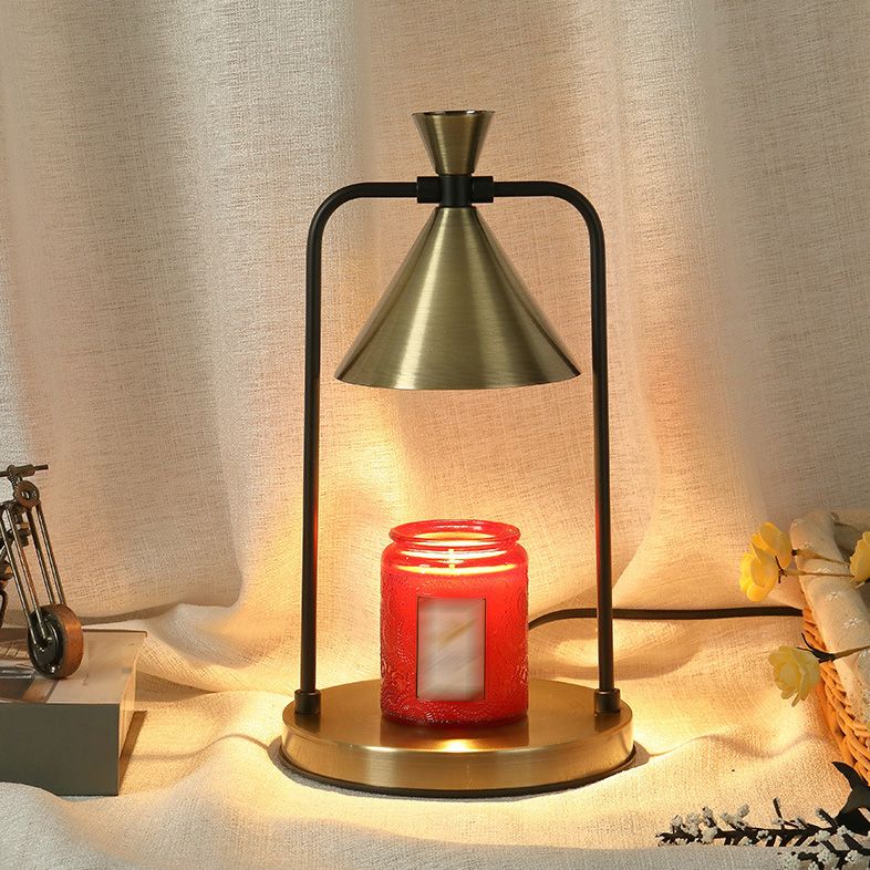 Lampada da tavolo a forma di cono in stile postmoderno Lampada da tavolo in metallo a 1 luce per camera da letto