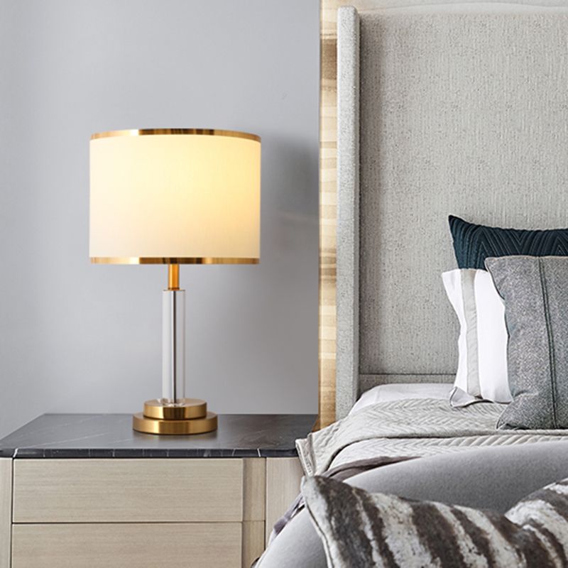 Blanc 1 Table de l'ampoule Lumière Traditional Tissu Shade Circular Stand Lampe avec la lampe à cristaux clairs