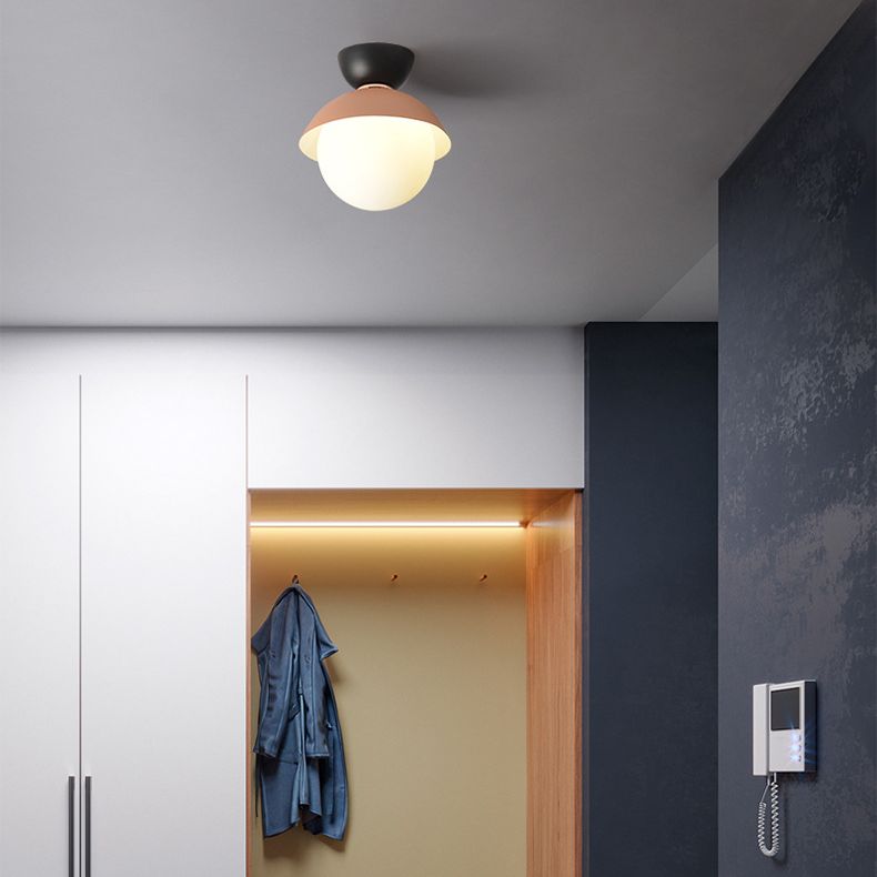 Runde Deckeneinbauleuchte im nordischen Stil aus Metall in Deckennähe