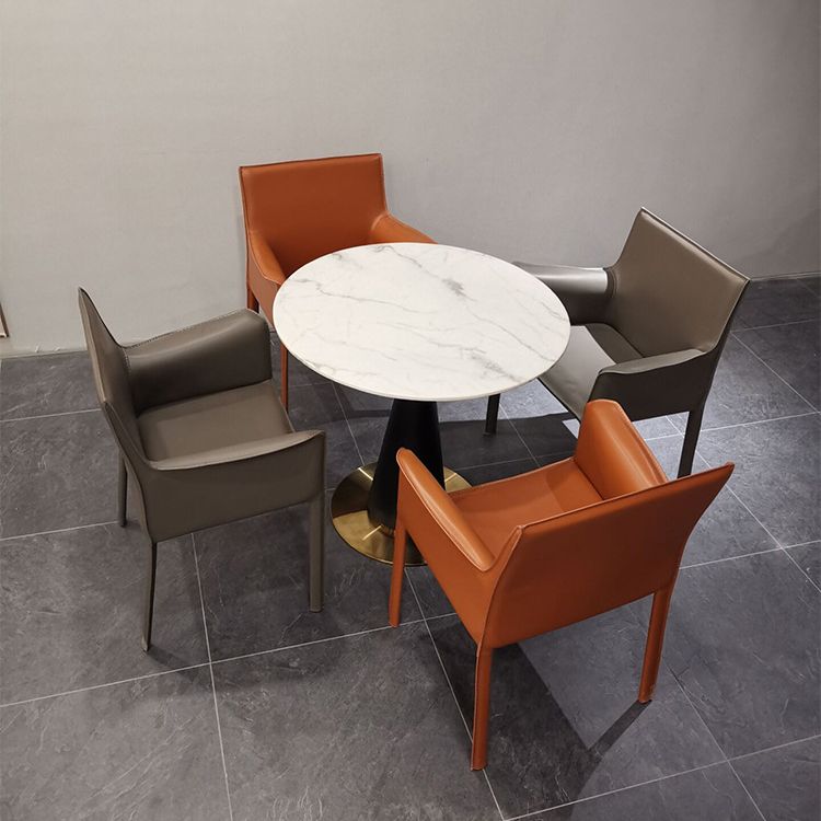 Silla de comedor individual con respaldo sólido y acabado mate de cuero con silla de montar para el hogar de estilo diseñador