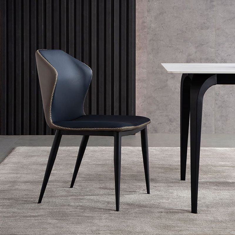 Silla auxiliar moderna de cuero para el hogar, sillas de comedor con respaldo de alas y acabado mate (juego de 2)