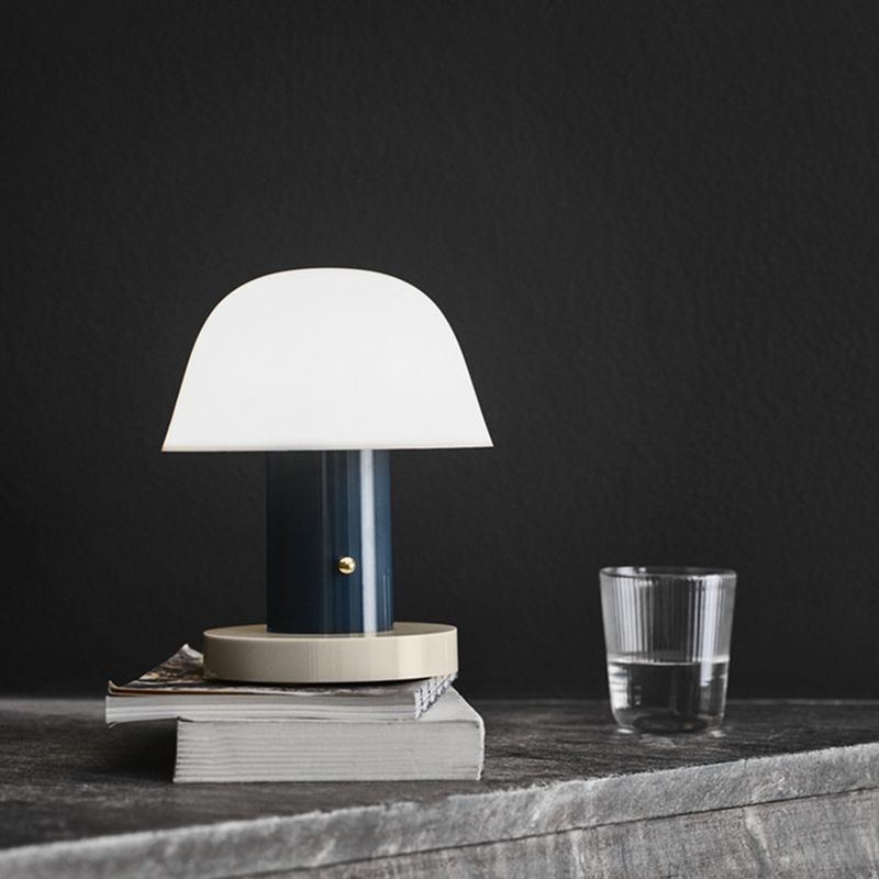 Lampada da tavolo moderna in stile minimalista a cupola Lampada da tavolo in vetro a 1 luce per camera da letto
