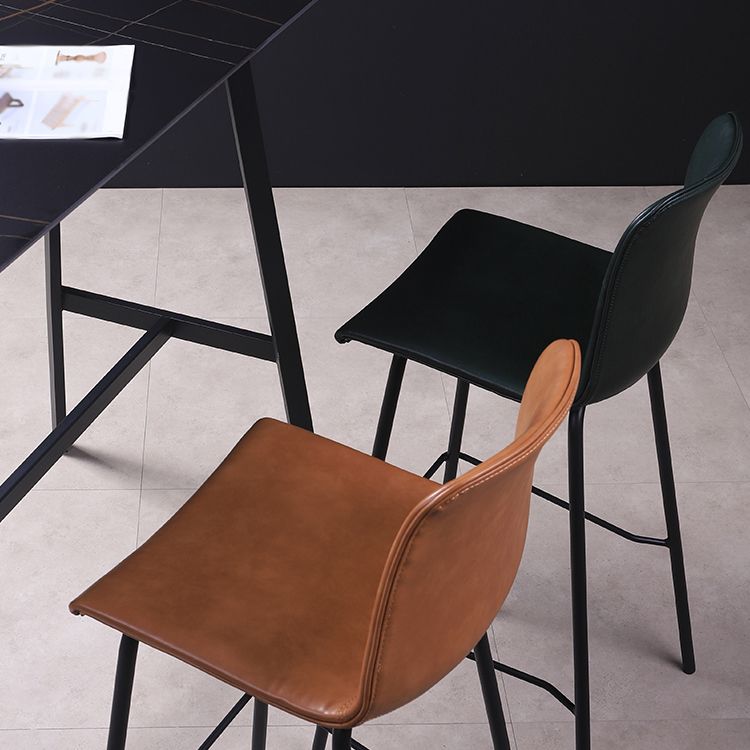 Industrial Black Metal Counter Stools Low Back Indoor Bar Stool with Bucket Seat