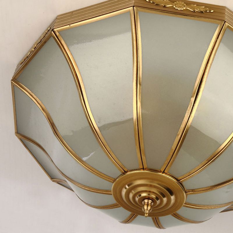 Traditionelle, schattierte, schattierte Flush-Montage-Leuchte Glas Flush Deckenleuchte in Brass