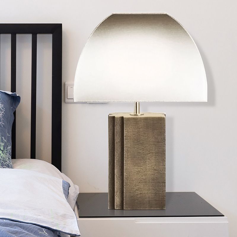 Grijze curvy taaklamp modern 1 kopstoffen bureau licht met rechthoekige harsbasis