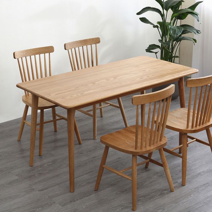Table à manger décontractée rectangle Tone brune table fixe avec du bois massif en chêne