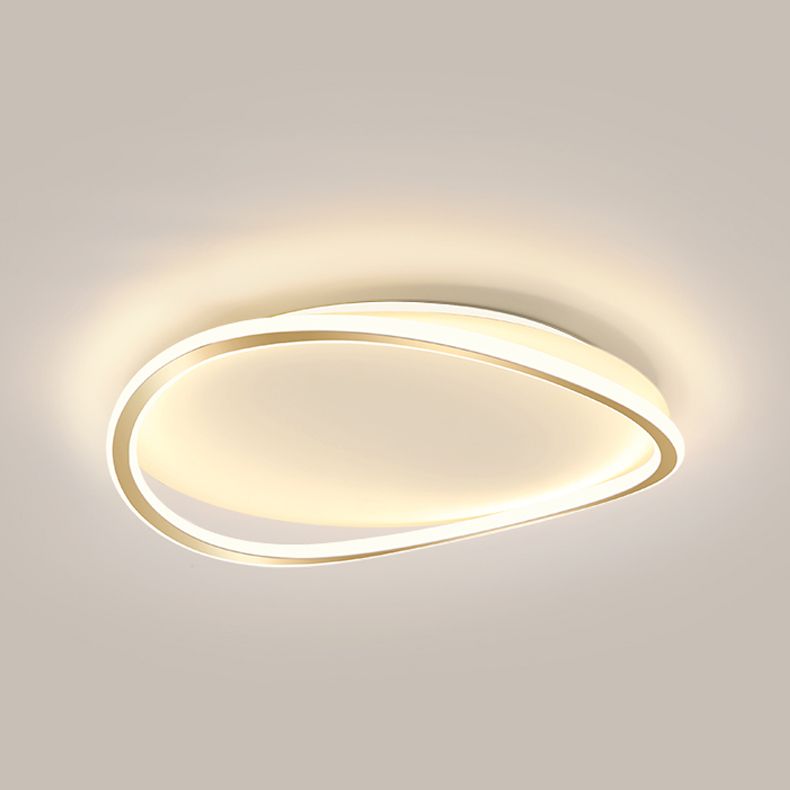 Plafonnier LED en acrylique doré, montage encastré linéaire en fer de simplicité moderne pour chambre à coucher