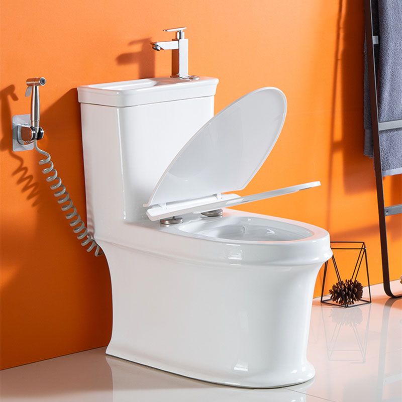 Siphon Jet Flush Toilet Modern One-Piece Toilet with Slow Close Seat