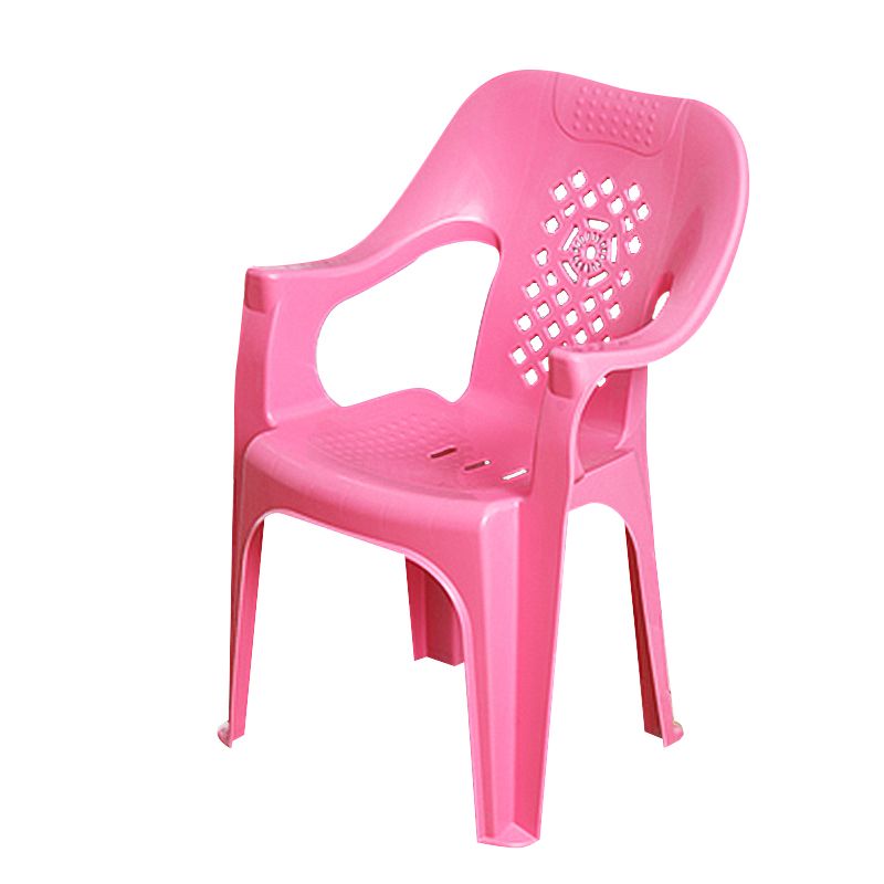 El plástico moderno que cena el brazo preside el hogar apilable interior que cena el sillón