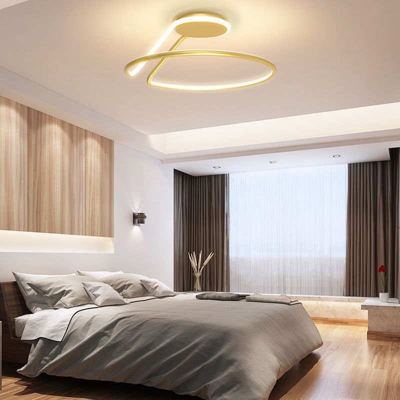Style moderne en forme linéaire lampe de plafond métal 1 lumière légère plafond pour chambre à coucher