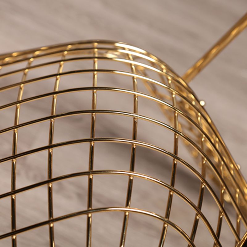 Zeitgenössische Metallbarpools Hall -Barhocker mit niedrigem Rücken und Fußstütze