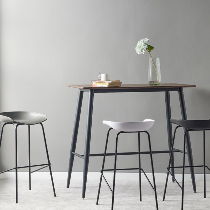 Scandinavian Metal Black Counter Stools Bucket Seat Bar Stools with Footrest