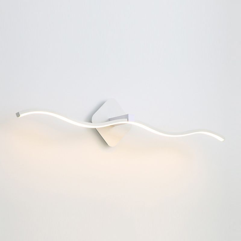 Vanité métallique moderne Lumière miroir à LED de forme linéaire pour salle de bain