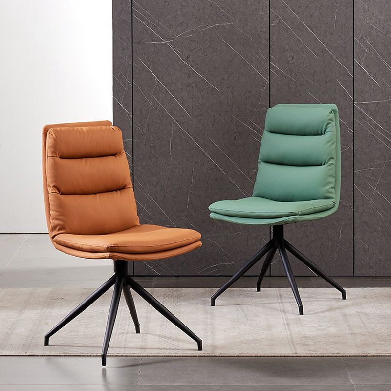 Sillas laterales tapizadas con silla de comedor sin brazo de cuero con patas de metal