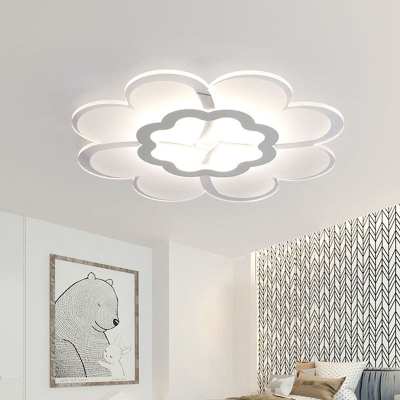 16.5"/20.5"/31" W Ultrathin Flower Flushmount Minimalistic Acrylic Bedroom LED Close to Ceiling Light in Warm/White Light