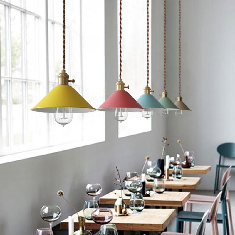 Cône Cone Hanging Lighting Modern Style Metal 1-Light suspendu lampe pour chambre à coucher