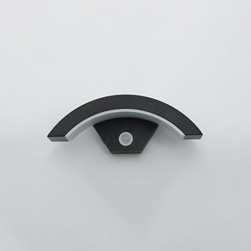 Geometric Shade Metal Wall Sconce Modern Style Single Light Wall Mounted Light in Black