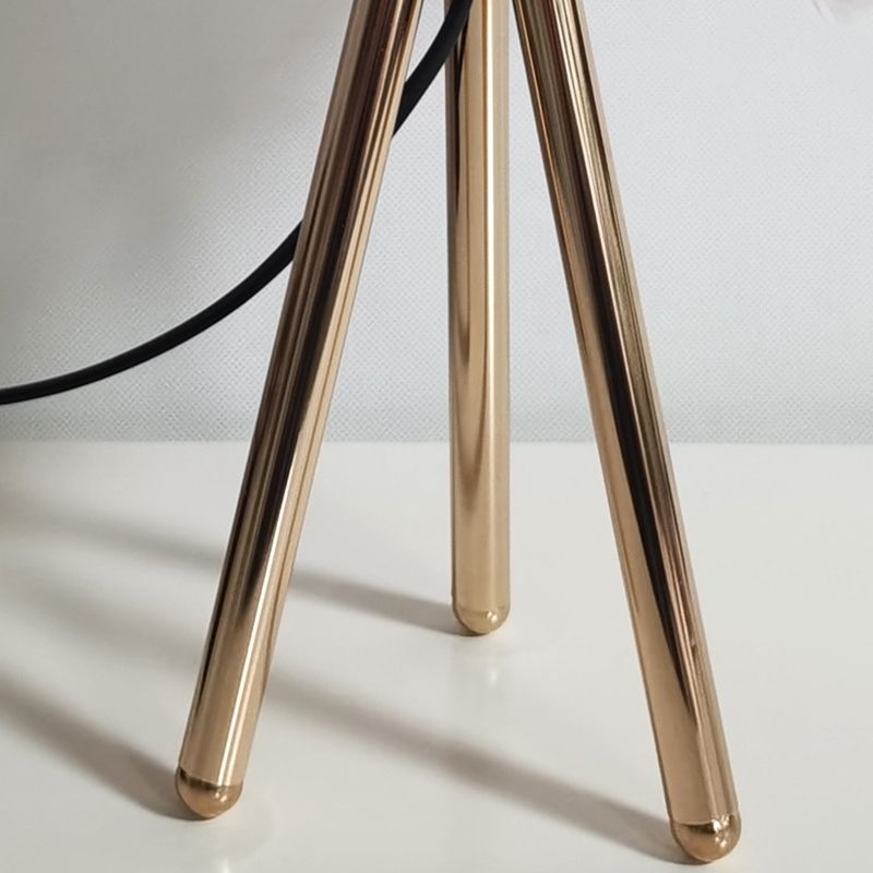 Lámpara de escritorio de plumas creativas de estilo moderno de escritorio para dormitorio