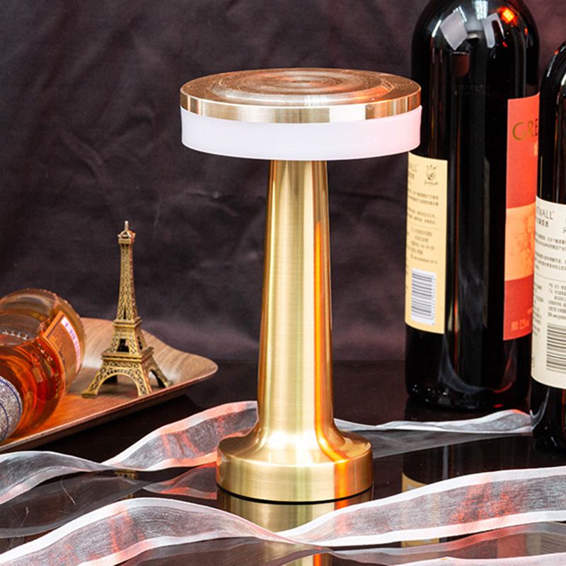 Lampada da tavolo in metallo tamburo Postmodernismo Oro LED Night Stand Light per sala da pranzo