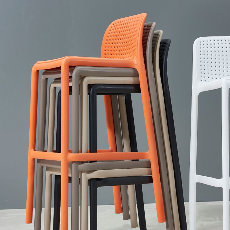 Sgabello da bar in plastica moderno sgabello da banco posteriore senza braccio con sedile di plastica e pedale