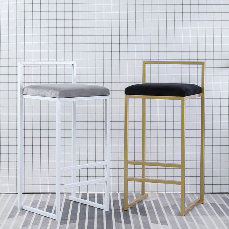 Barhocker aus Metall im modernen Stil mit Fußstütze und Bistro-Barhocker mit niedriger Rückenlehne für die Küche
