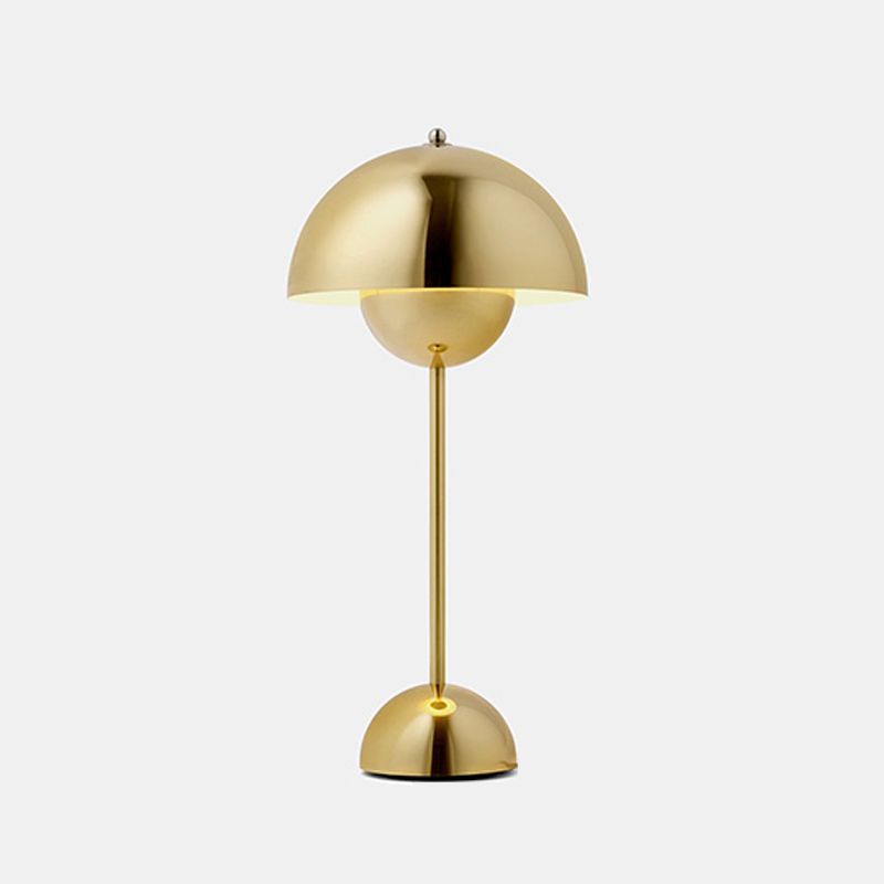 Lampada da tavolo a cupola a 1 luce Lampade da comodino contemporanee in metallo per camera da letto