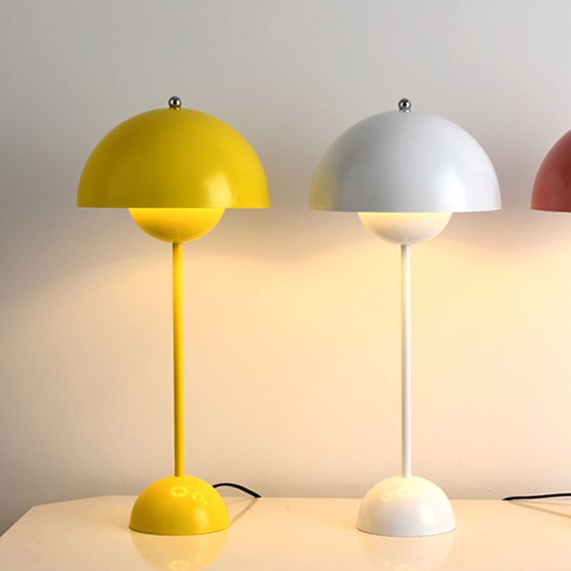 1 Lampada da tavolo da notte a cupola leggera Lampada da tavolo in metallo moderno