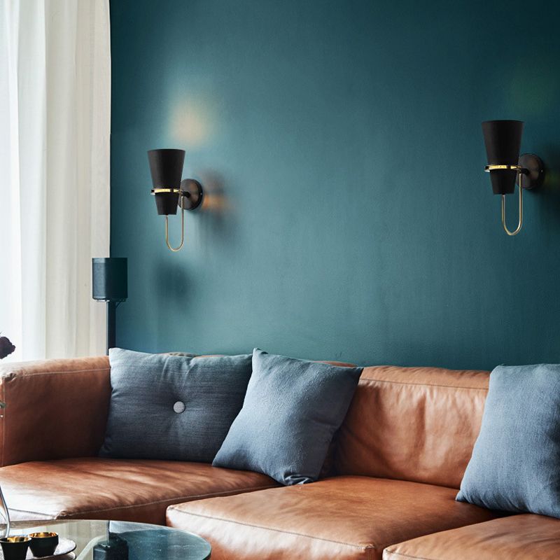 Bunte moderne Stil Wandleuchte Hornform 1 leichte Wandleuchte für Schlafzimmer