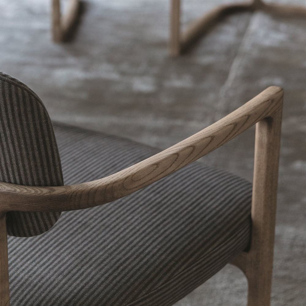 Nordic Style Arm Chair Solid Wood Open Back Dining Chairs for Dining Room