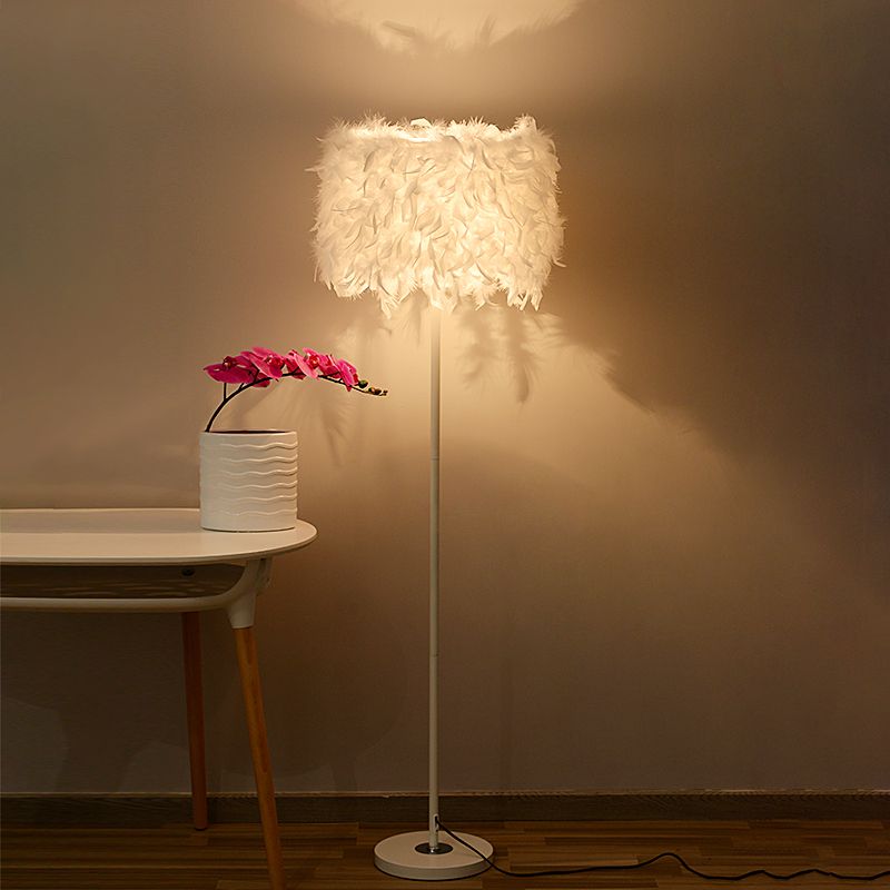 Single-Bulb Living Room Floor Lamp Minimalist White/Chrome Standing Light with Cylindrical Feather Shade