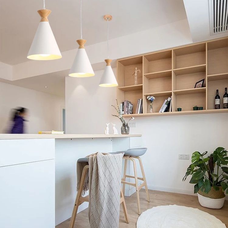 Minimalismo Nordico Macca a sospensione Luce sospesa con tonalità conica in metallo singolo lampadina in legno mini da letto