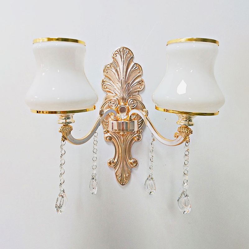 Goldene Blumenwandlampe Retro -Stil gefrostetes Glas Wohnzimmerwandleuchte mit Kristallakzent