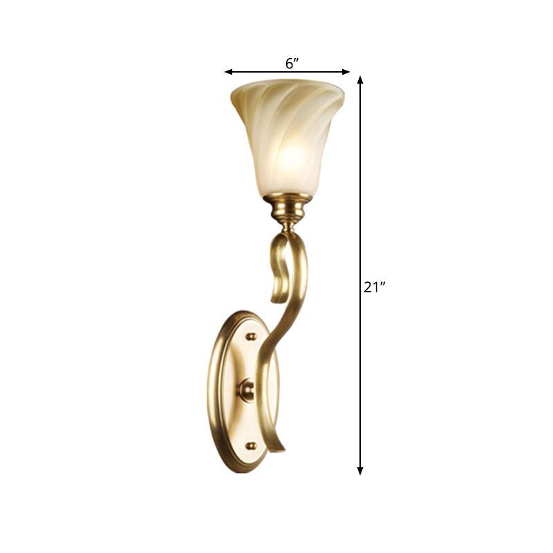 Lámpara de pared de estilo moderno 1 cabezal iluminación de pared de vidrio ámbar en oro para sala de estar