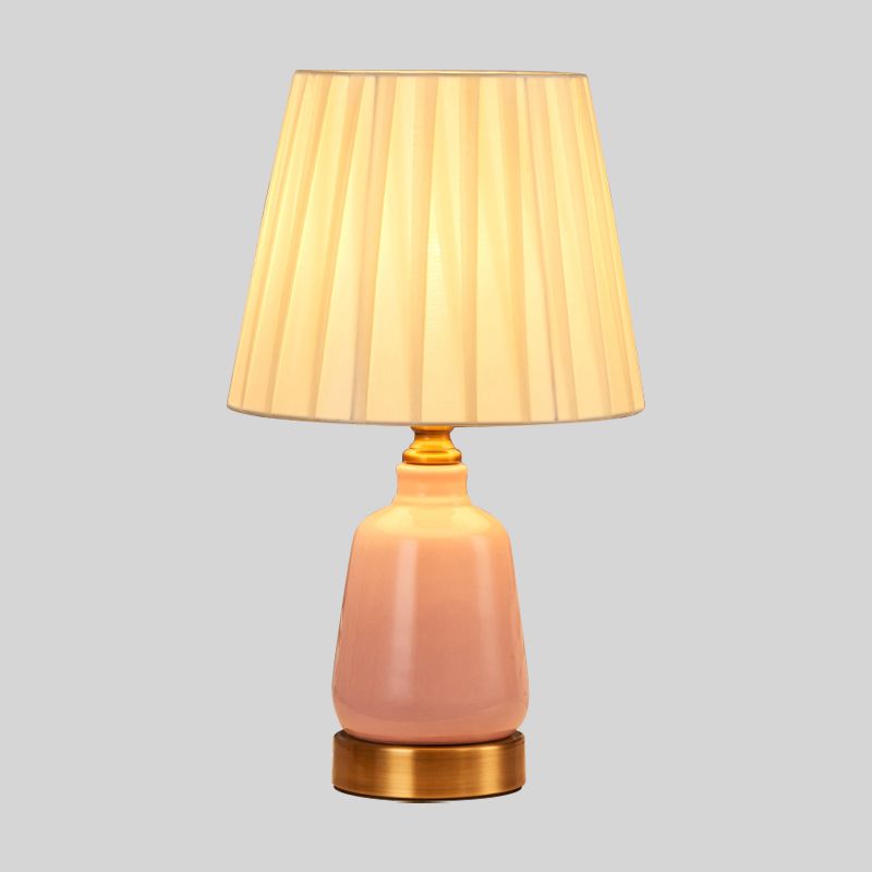 1 table de nuit de la tête de chambre à coucher lumière simple de bureau rose avec tissu plissé / nuance en tissu plissé conique