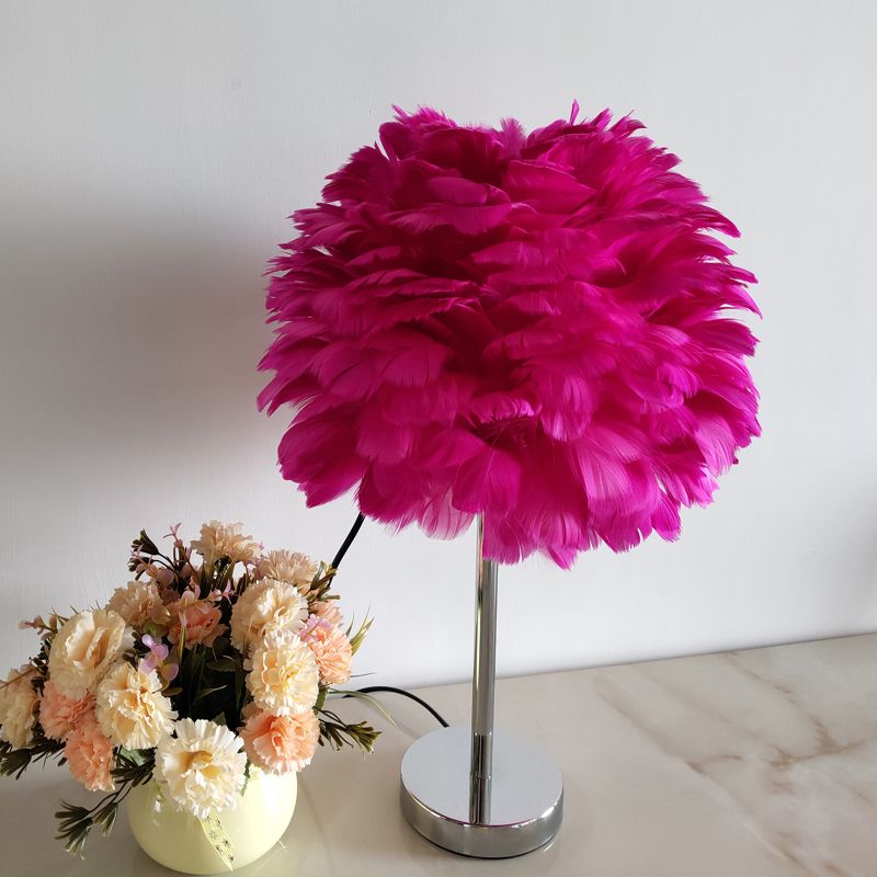 Lámpara de mesa de plumas contemporánea de la cama de la cama del mundo de la cama del mundo en blanco/gris/rosa
