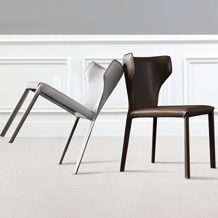 Silla lateral de cuero estilo diseñador para el hogar, silla de comedor con respaldo de orejas y acabado mate (juego de 2)