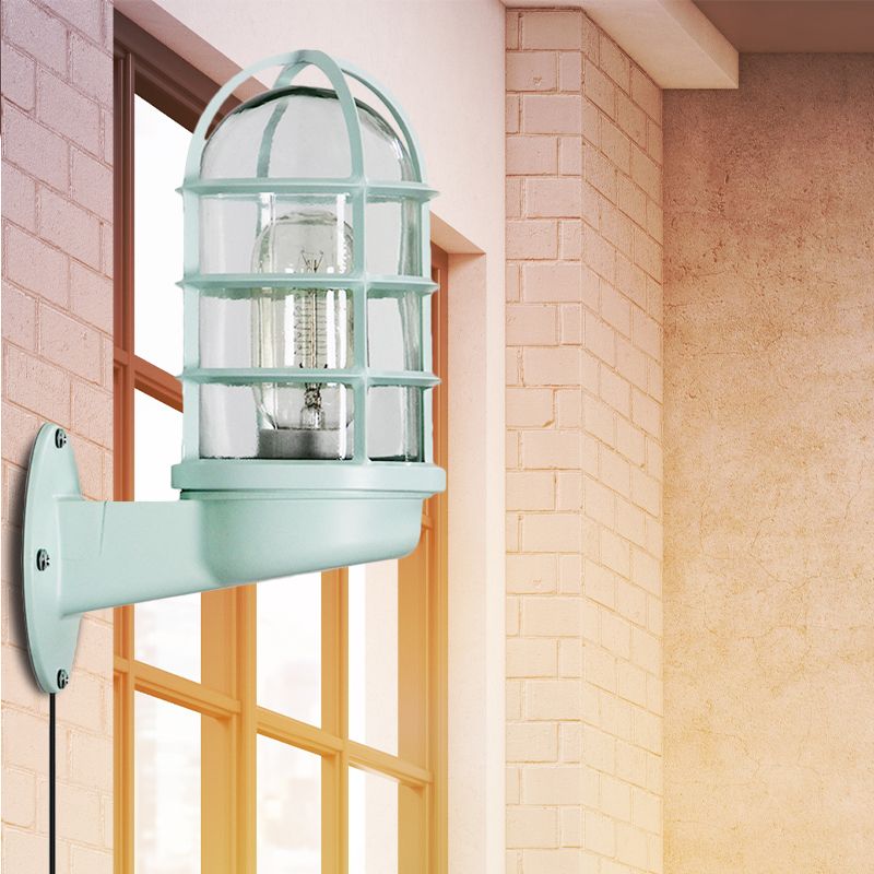 Eine Glühmandleuchte mit käfigfarbenem Schatten klares Glas Industrial Badezimmerleuchte in Grün mit Plug-in-Kabel