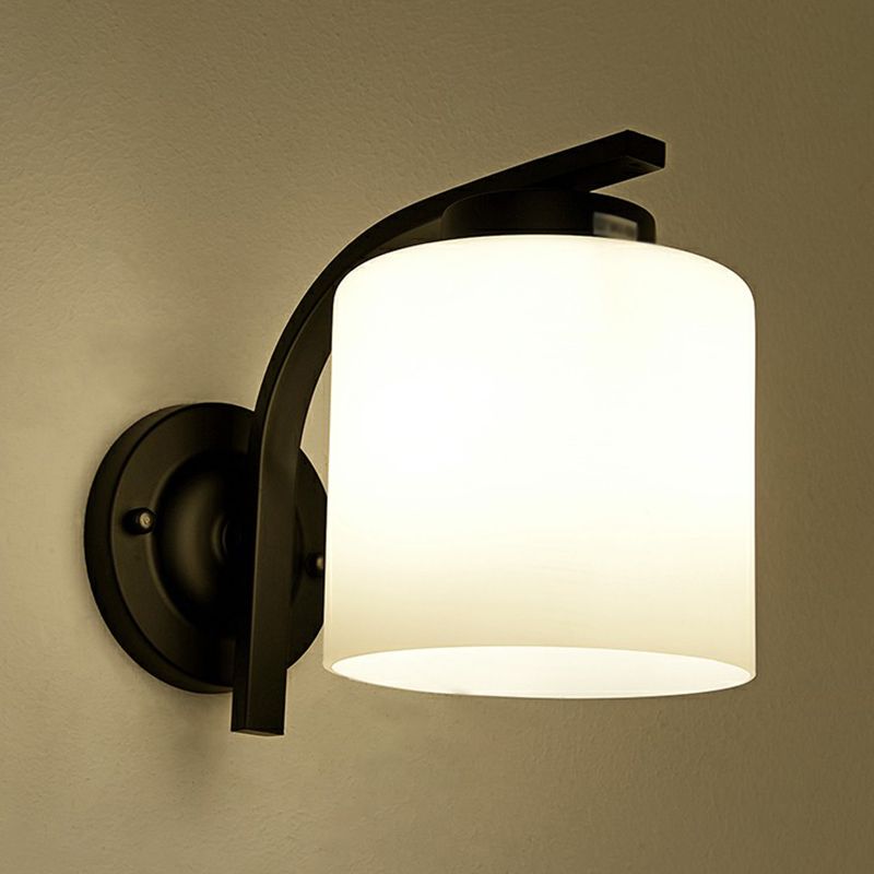 Luz de pared de cilindro de vidrio blanco Simplicidad 1 Lámpara de apliques de sala de estar de cabeza en negro